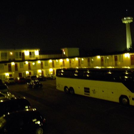 Fairway Inn By The Falls Niagara Bagian luar foto