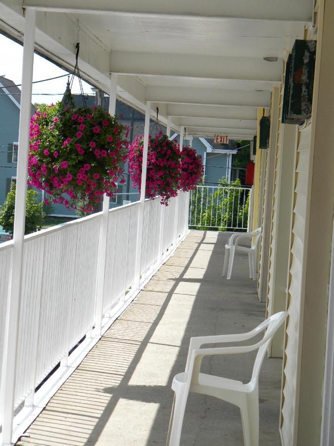 Fairway Inn By The Falls Niagara Bagian luar foto