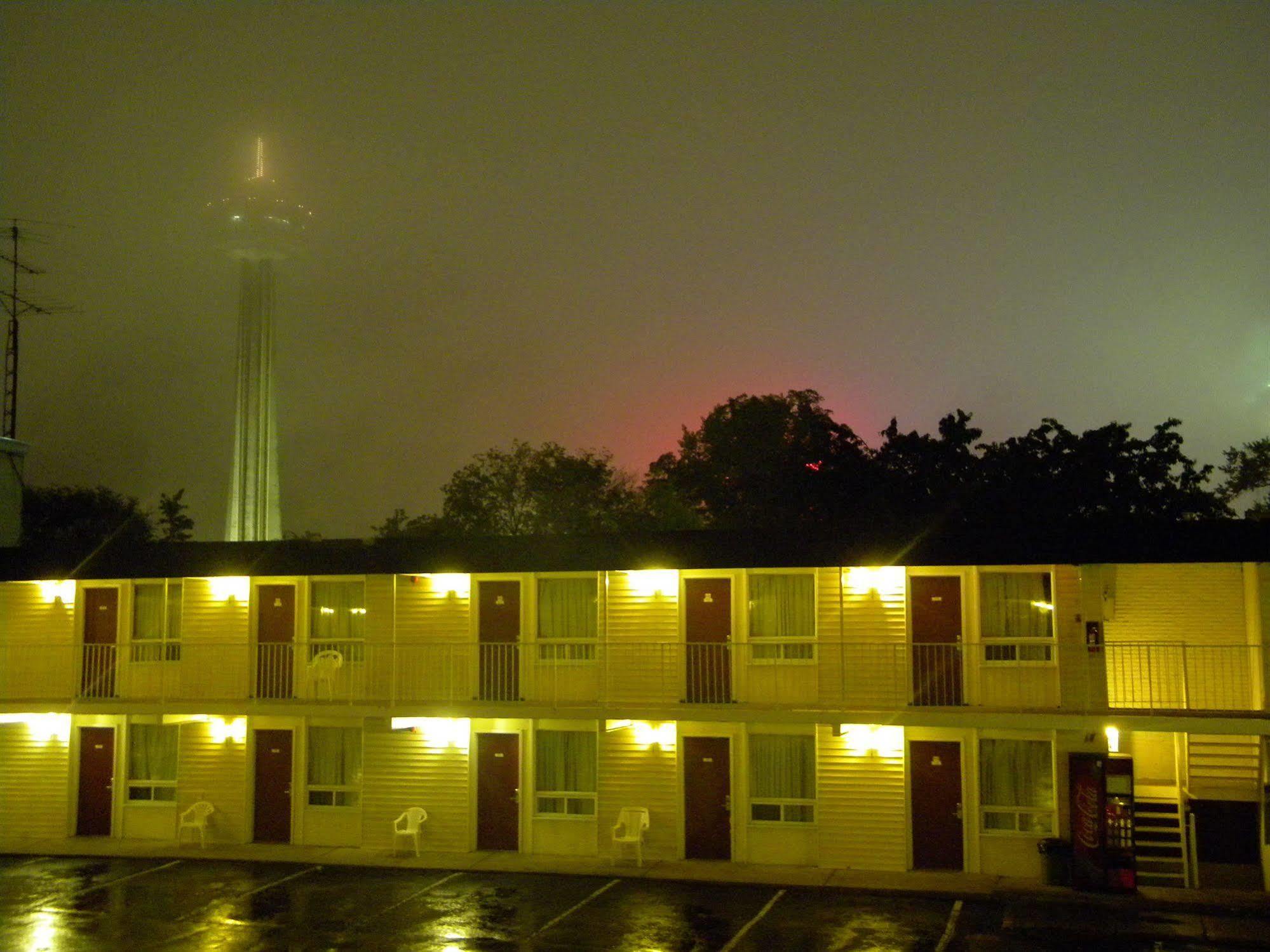 Fairway Inn By The Falls Niagara Bagian luar foto